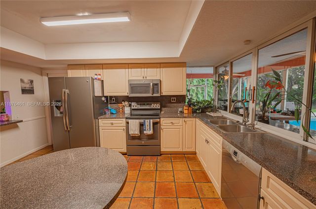 11400 Tara Dr, Plantation, FL 33325