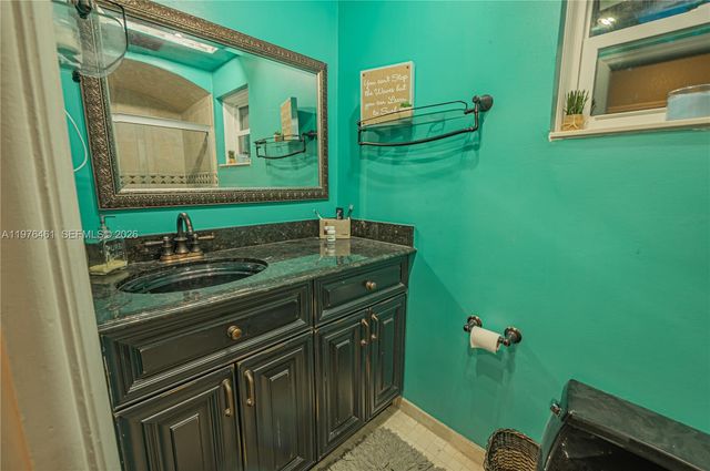 11400 Tara Dr, Plantation, FL 33325