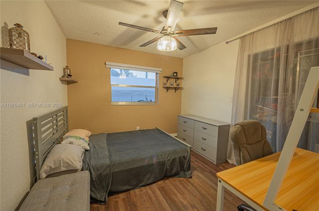 11400 Tara Dr, Plantation, FL 33325