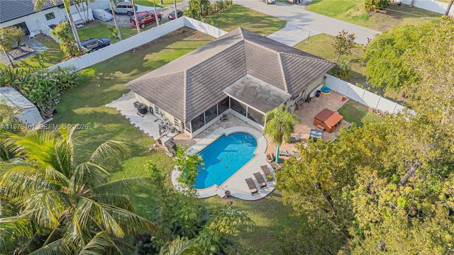 11400 Tara Dr, Plantation, FL 33325