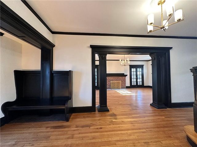 1615 Main Street, Lexington, MO 64067