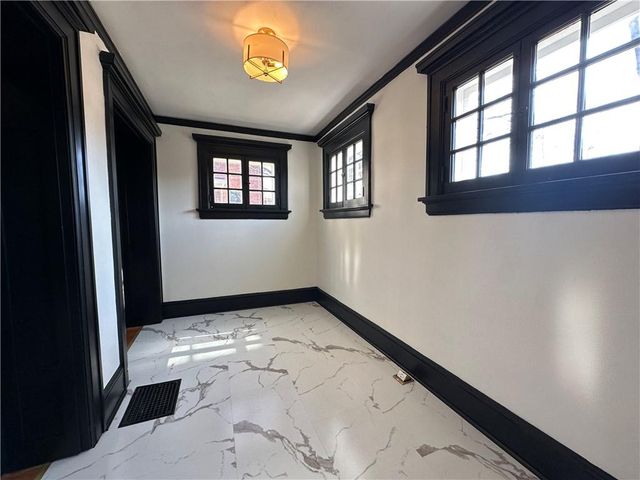 1615 Main Street, Lexington, MO 64067