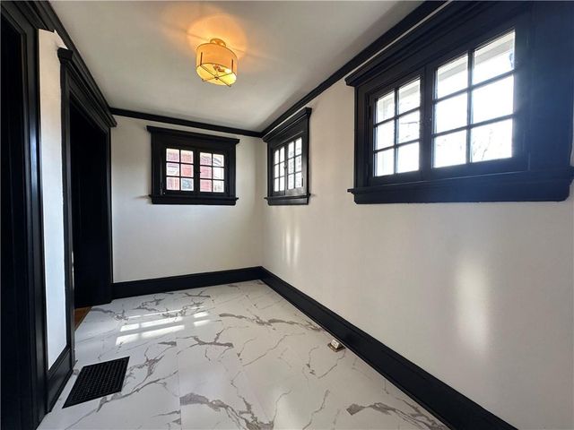 1615 Main Street, Lexington, MO 64067