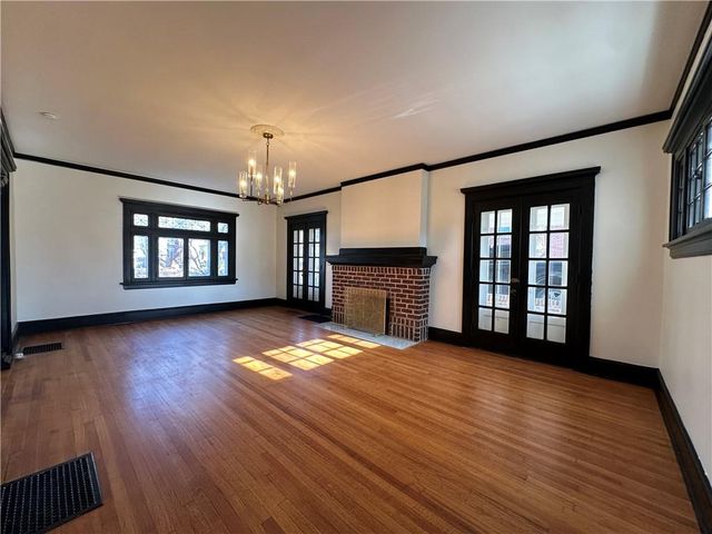 1615 Main Street, Lexington, MO 64067