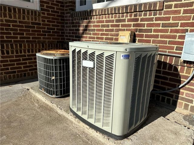 1615 Main Street, Lexington, MO 64067