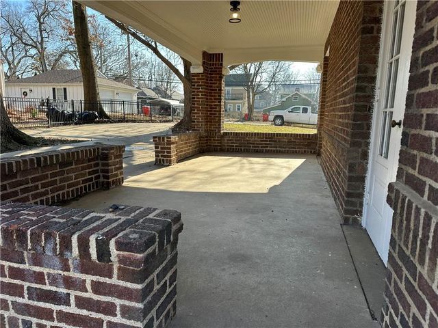 1615 Main Street, Lexington, MO 64067