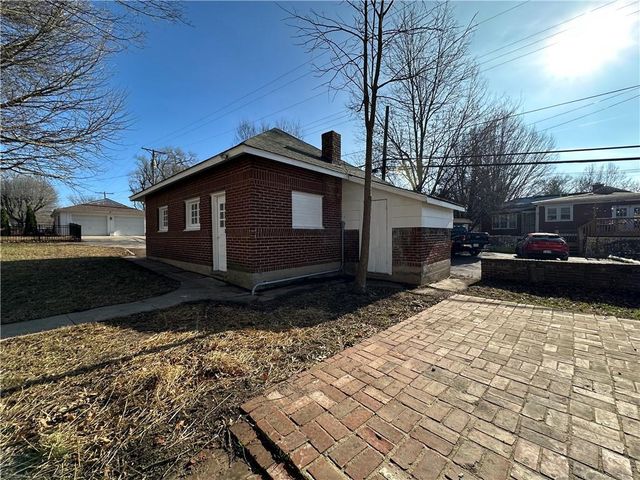 1615 Main Street, Lexington, MO 64067