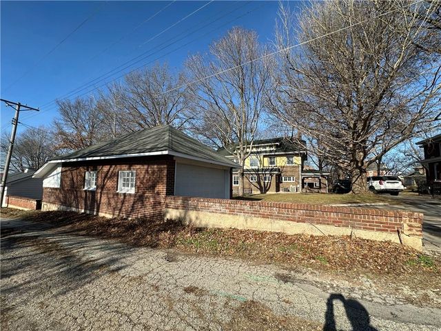 1615 Main Street, Lexington, MO 64067