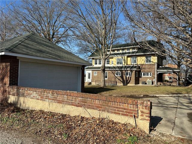 1615 Main Street, Lexington, MO 64067