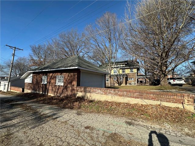 1615 Main Street, Lexington, MO 64067