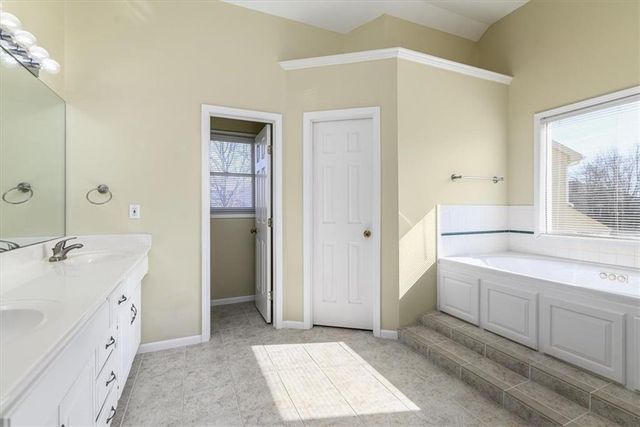 1300 NE 93rd Terrace, Kansas City, MO 64155