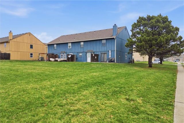 512 NE Brookwood Circle D, Blue Springs, MO 64014