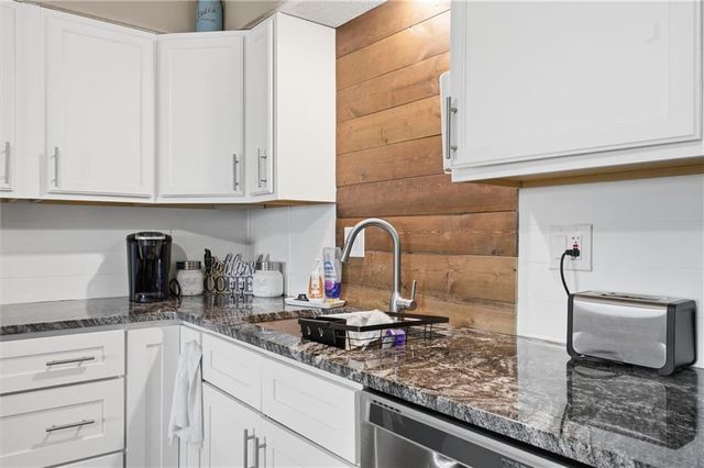 512 NE Brookwood Circle D, Blue Springs, MO 64014