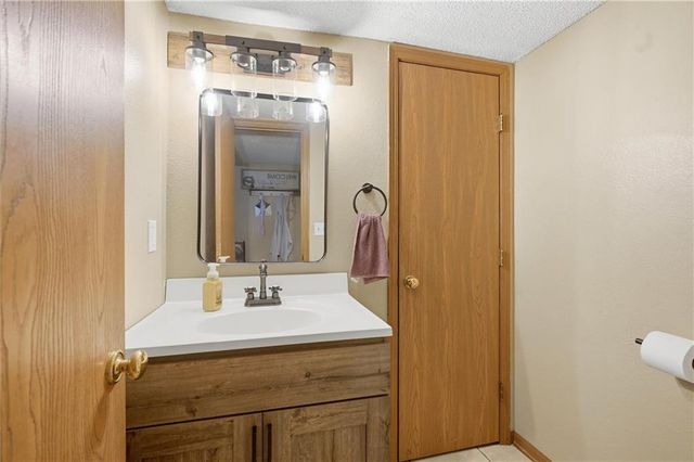 512 NE Brookwood Circle D, Blue Springs, MO 64014