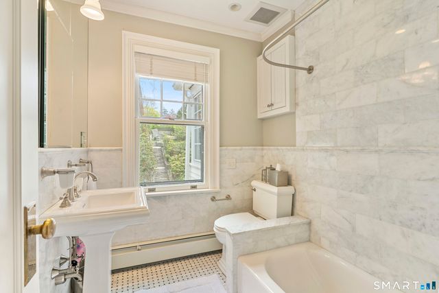 215 Ocean Drive West, Stamford, CT 06902
