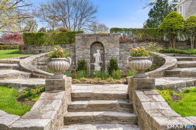 215 Ocean Drive West, Stamford, CT 06902