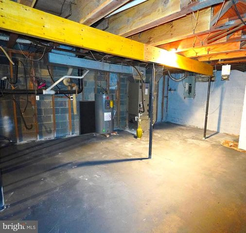 51 HOLLYBROOKE DR, Langhorne, PA 19047