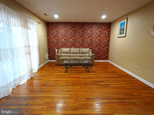 51 HOLLYBROOKE DR, Langhorne, PA 19047