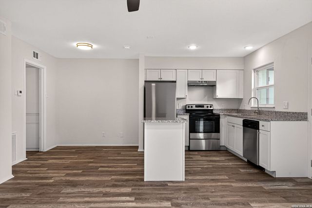 600 Gentleman Rd Apt 3, Balcones Heights, TX 78201