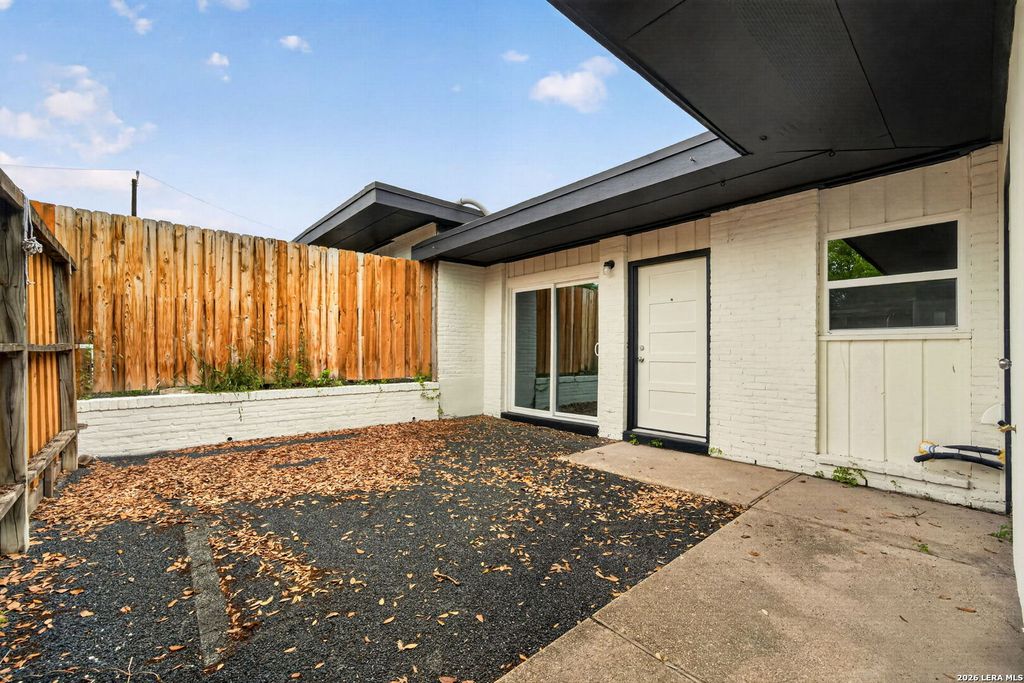 600 Gentleman Rd Apt 3, Balcones Heights, TX 78201