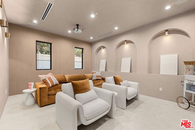 11748 La Maida Street, Valley Village, CA 91607