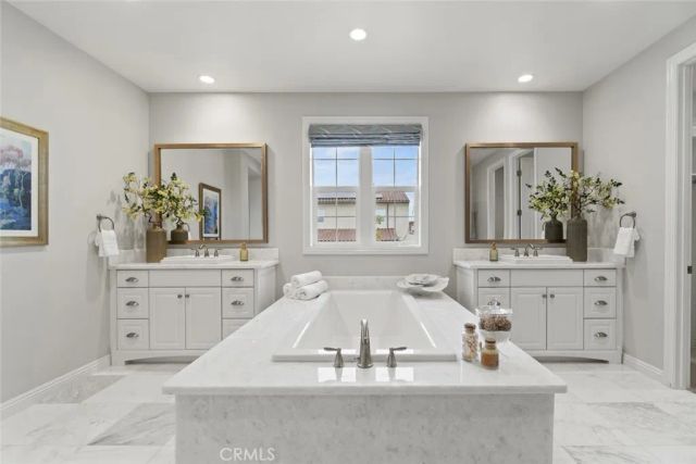 208 Radial, Irvine, CA 92618