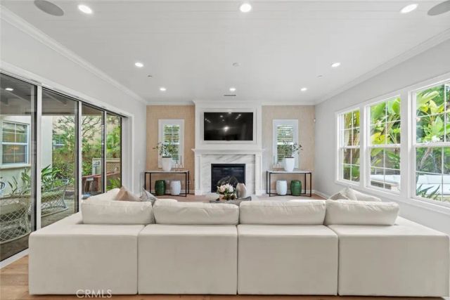 208 Radial, Irvine, CA 92618