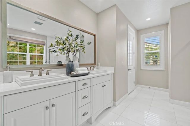 208 Radial, Irvine, CA 92618