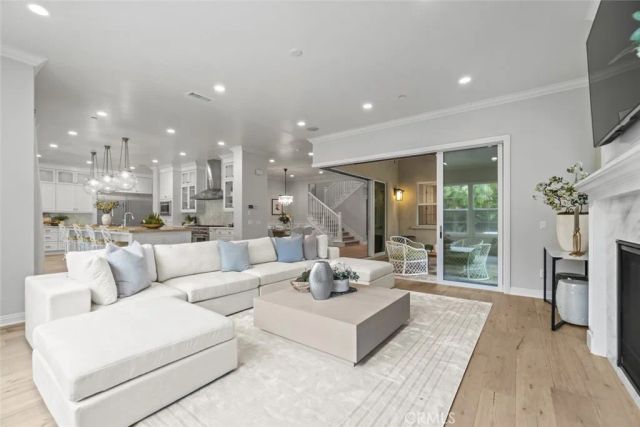 208 Radial, Irvine, CA 92618