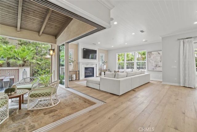 208 Radial, Irvine, CA 92618