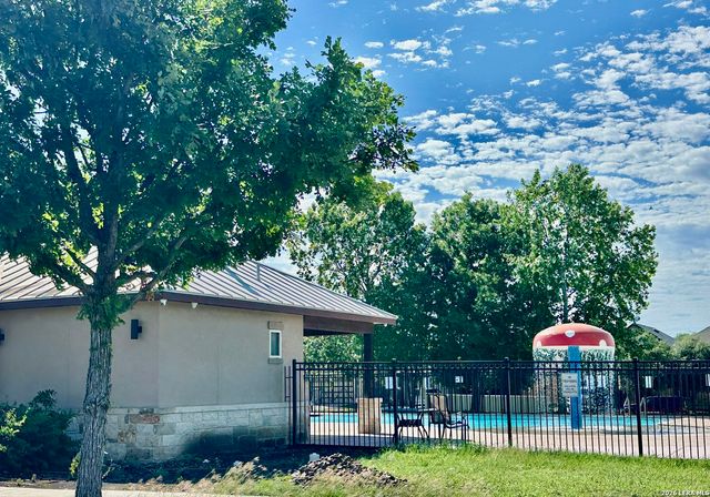 205 LONE FALLS DR, Universal City, TX 78148