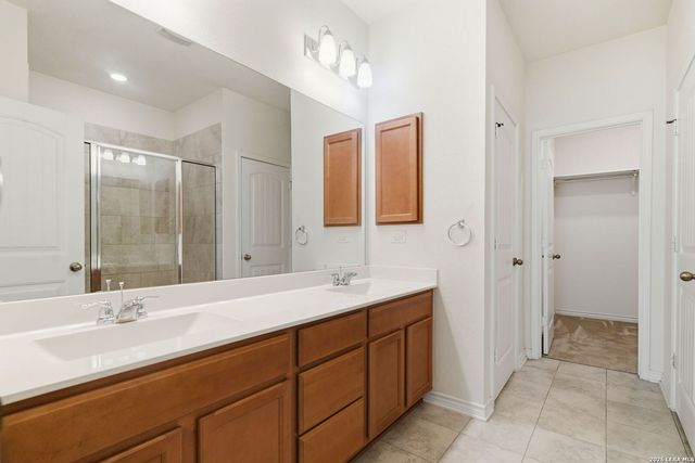 205 LONE FALLS DR, Universal City, TX 78148