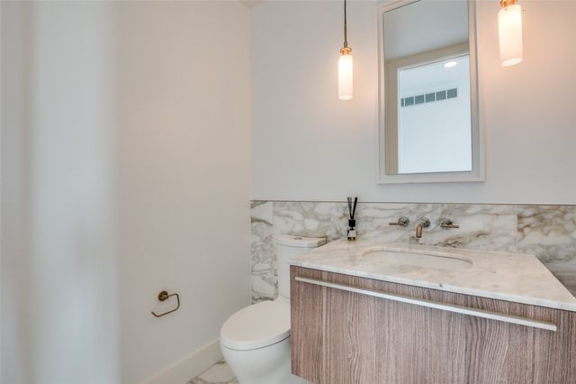 3130 N Harwood Street 1802, Dallas, TX 75201