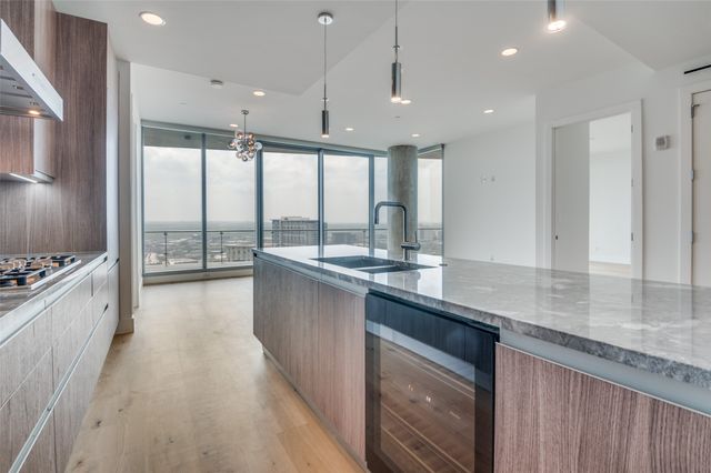 3130 N Harwood Street 1802, Dallas, TX 75201