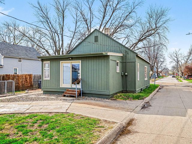 2324 AVENUE D, Council Bluffs, IA 51501