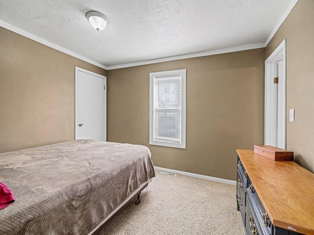 2324 AVENUE D, Council Bluffs, IA 51501