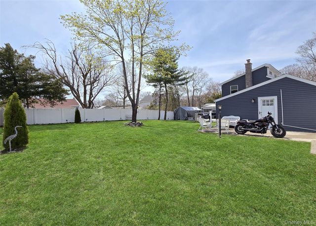 8 Alice Street, East Patchogue, NY 11772