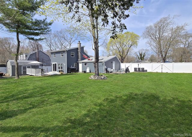 8 Alice Street, East Patchogue, NY 11772