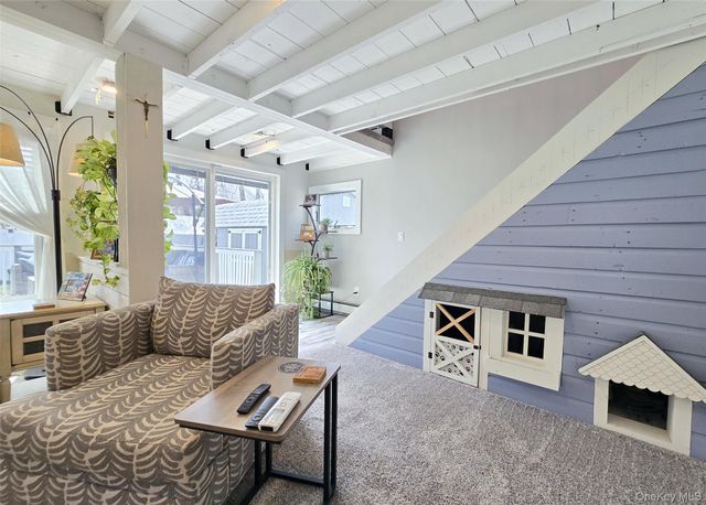 8 Alice Street, East Patchogue, NY 11772