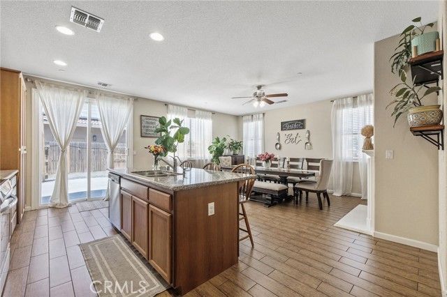 1382 S Wintercrest Avenue, Hanford, CA 93230