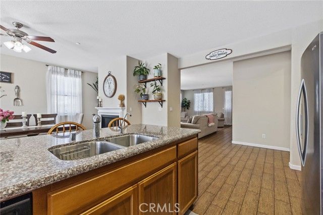 1382 S Wintercrest Avenue, Hanford, CA 93230