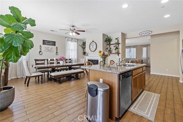1382 S Wintercrest Avenue, Hanford, CA 93230