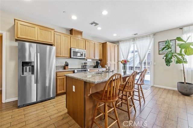 1382 S Wintercrest Avenue, Hanford, CA 93230