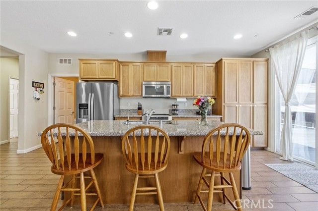 1382 S Wintercrest Avenue, Hanford, CA 93230