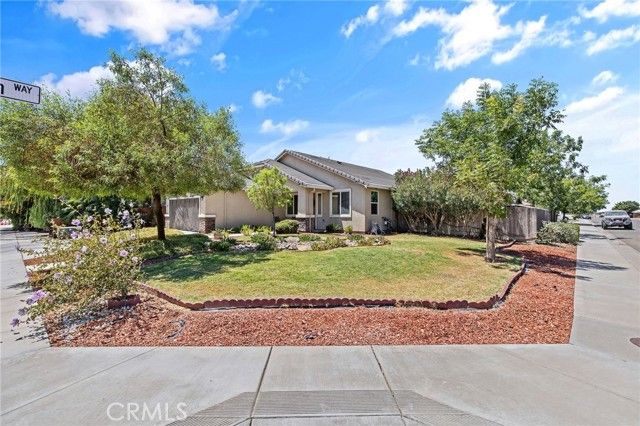1382 S Wintercrest Avenue, Hanford, CA 93230