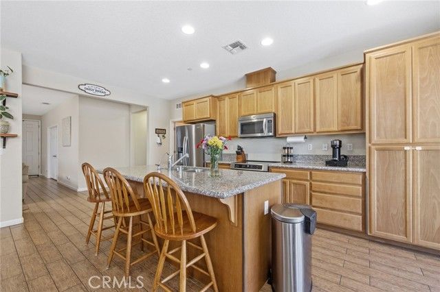 1382 S Wintercrest Avenue, Hanford, CA 93230
