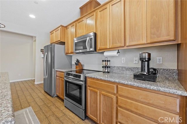 1382 S Wintercrest Avenue, Hanford, CA 93230