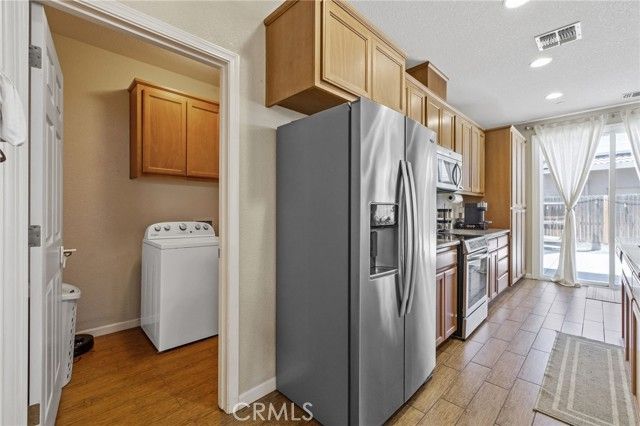 1382 S Wintercrest Avenue, Hanford, CA 93230