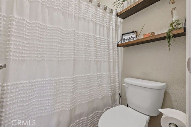 1382 S Wintercrest Avenue, Hanford, CA 93230
