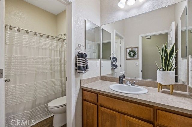 1382 S Wintercrest Avenue, Hanford, CA 93230